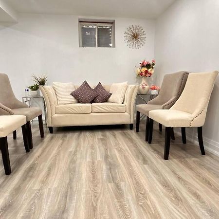 Super Luxury Family Home - 3 Bedrooms, 1 Full Bathroom And 1 Half Washroom With Free Parking, Wifi, Netflix Toronto Ngoại thất bức ảnh
