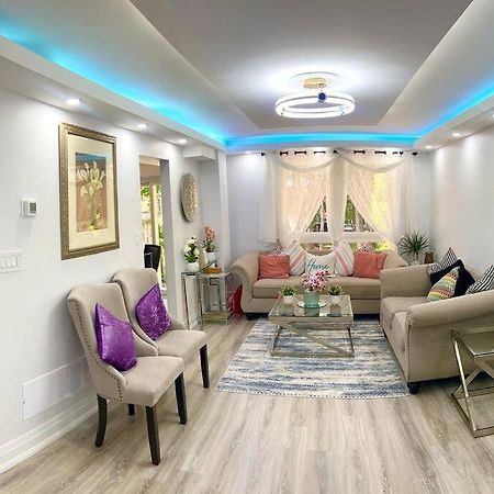 Super Luxury Family Home - 3 Bedrooms, 1 Full Bathroom And 1 Half Washroom With Free Parking, Wifi, Netflix Toronto Ngoại thất bức ảnh